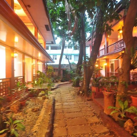 Lola Itang Pension House Tiniguiban Exterior photo