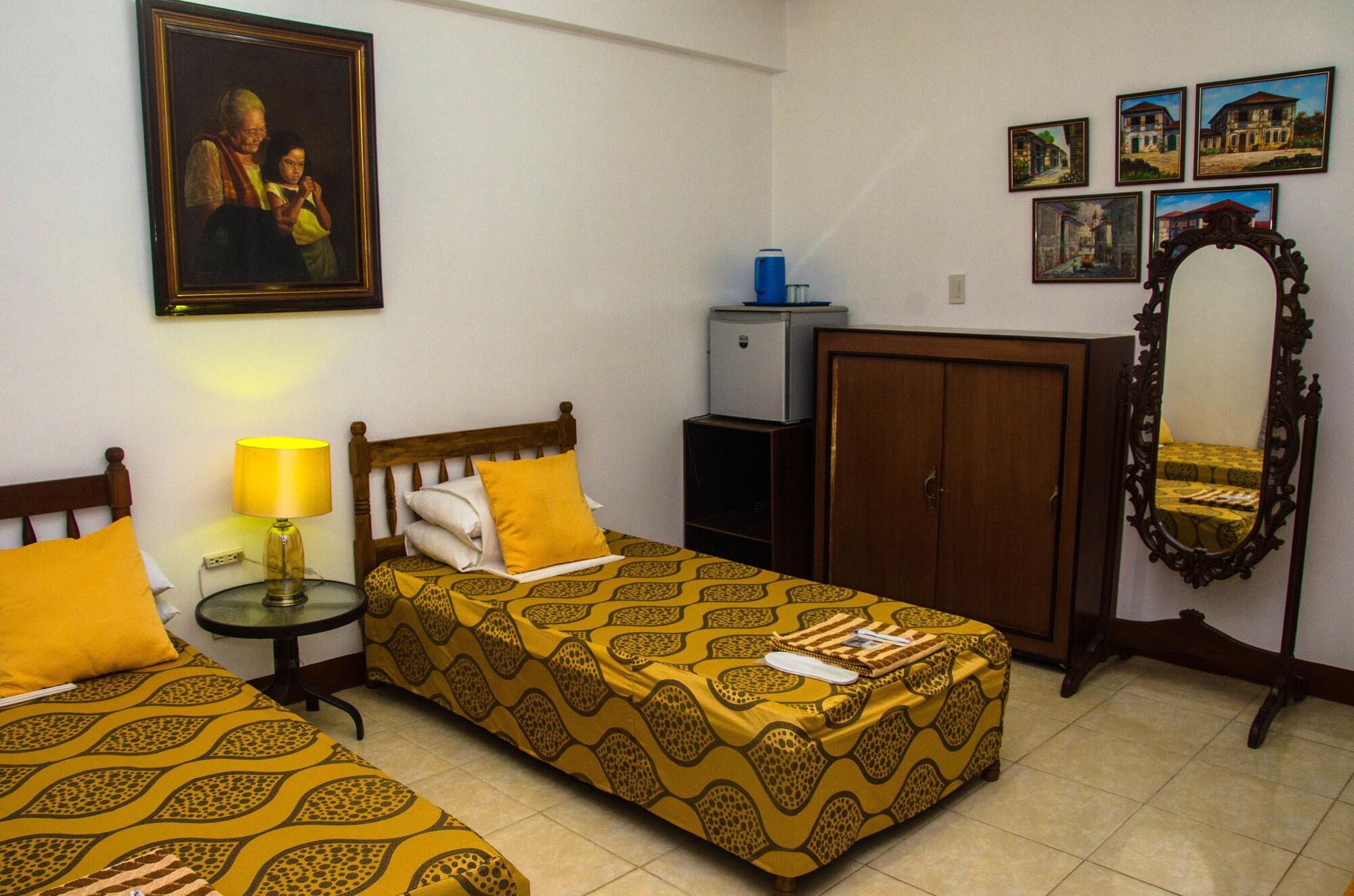 Lola Itang Pension House Tiniguiban Exterior photo