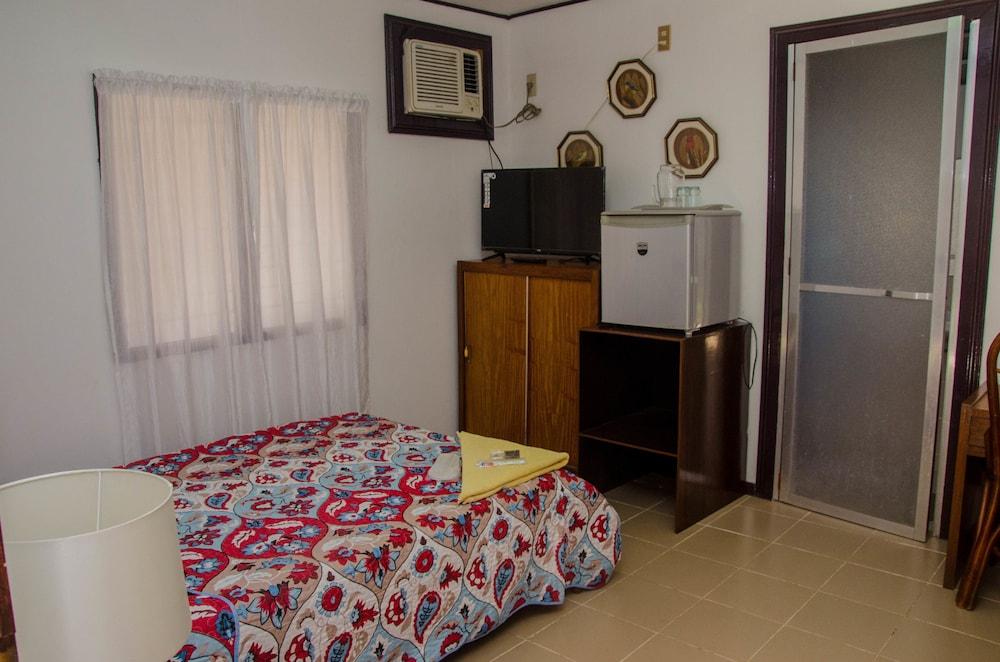 Lola Itang Pension House Tiniguiban Exterior photo