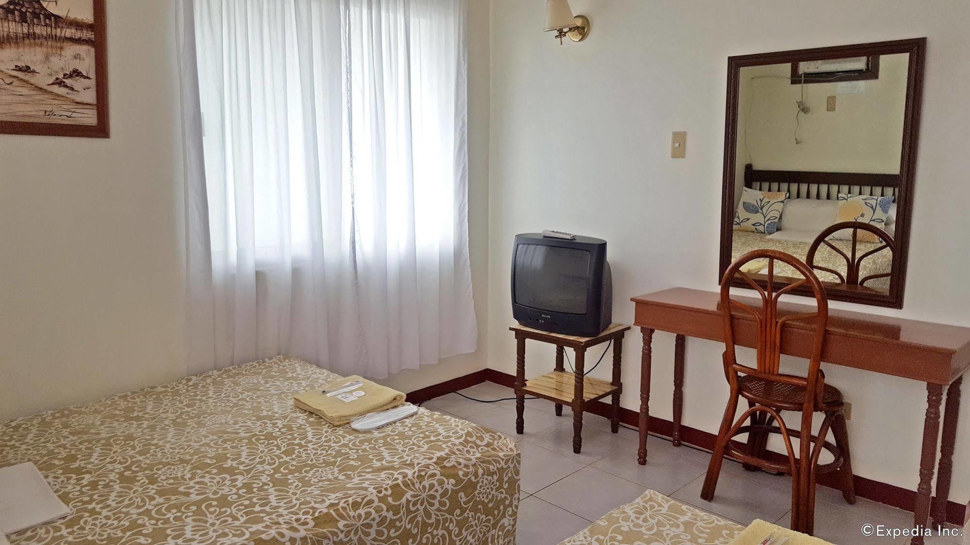 Lola Itang Pension House Tiniguiban Exterior photo