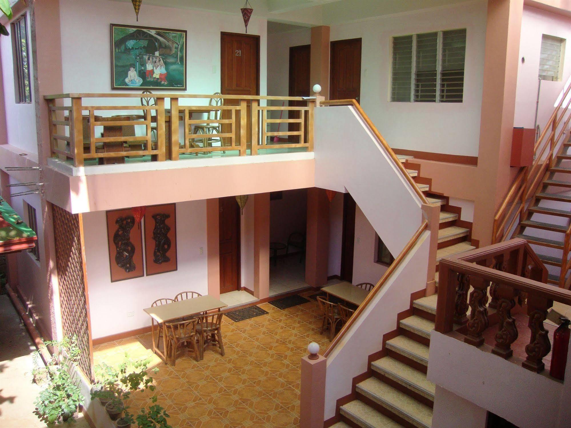 Lola Itang Pension House Tiniguiban Exterior photo