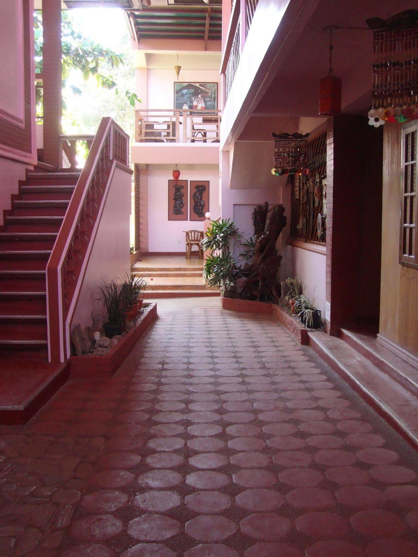 Lola Itang Pension House Tiniguiban Exterior photo