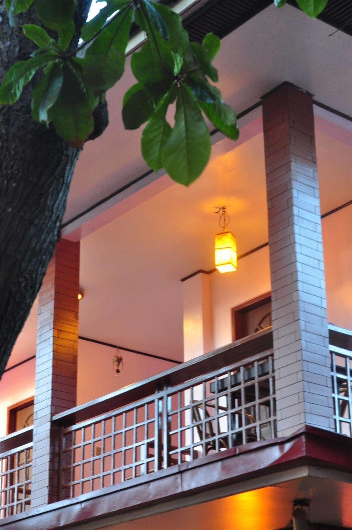 Lola Itang Pension House Tiniguiban Exterior photo