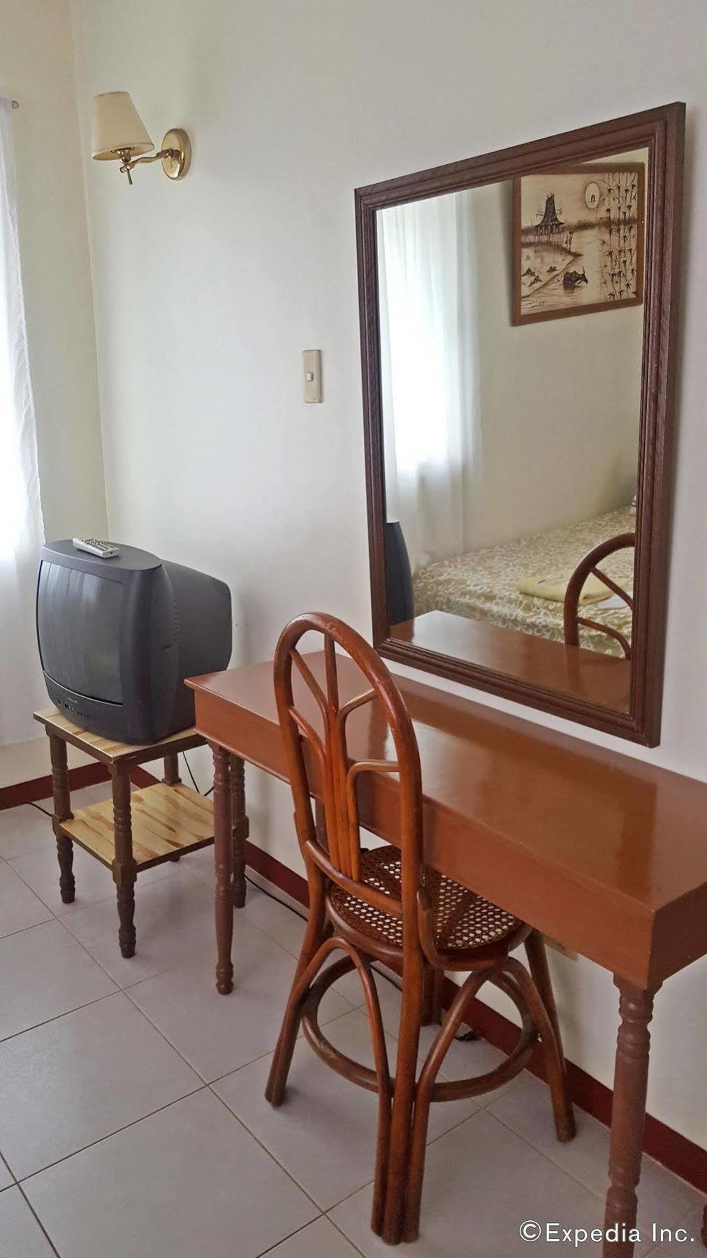 Lola Itang Pension House Tiniguiban Exterior photo