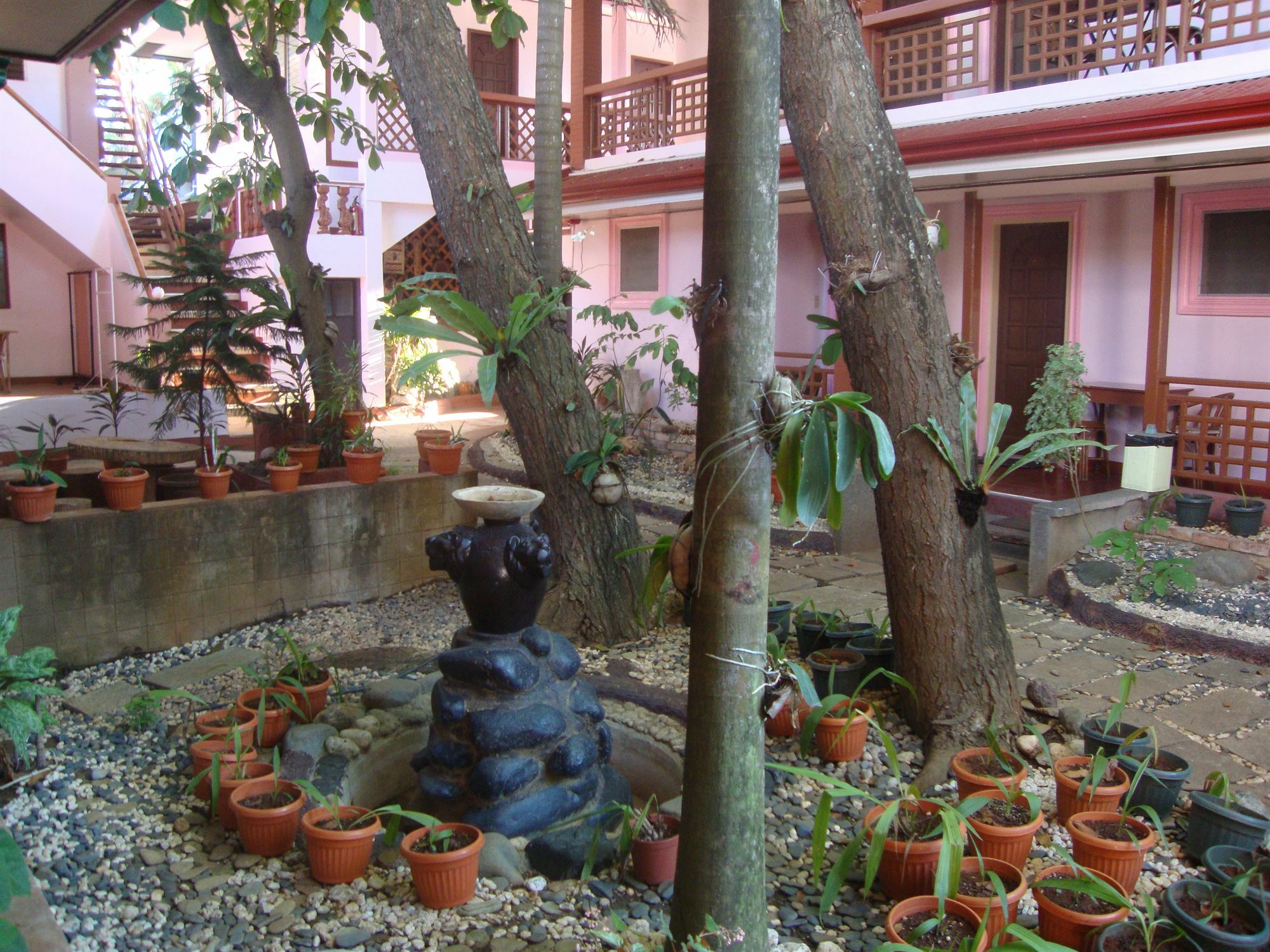 Lola Itang Pension House Tiniguiban Exterior photo