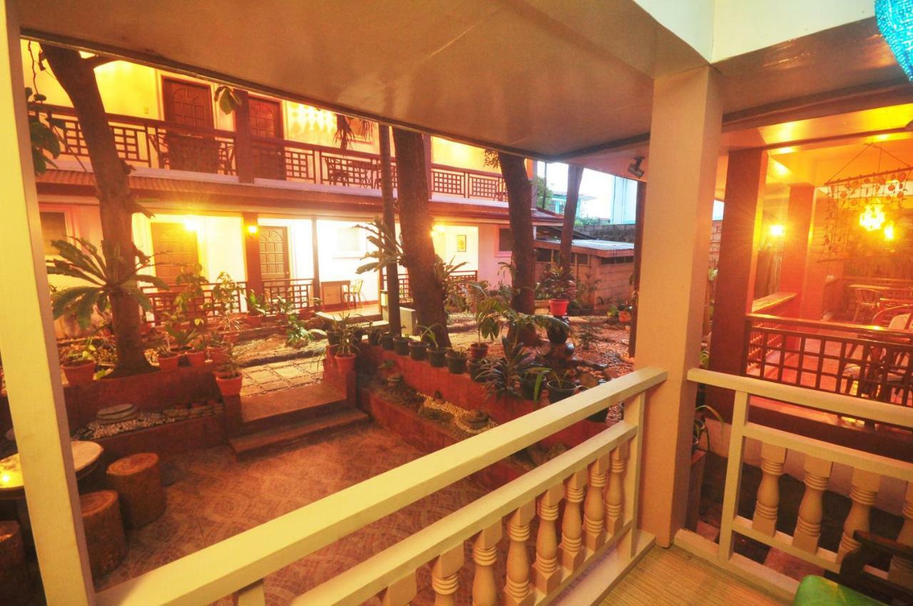Lola Itang Pension House Tiniguiban Exterior photo