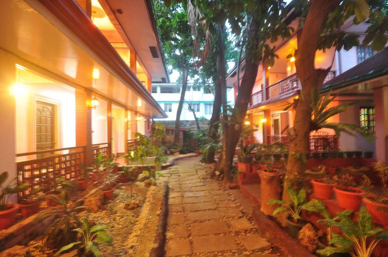 Lola Itang Pension House Tiniguiban Exterior photo